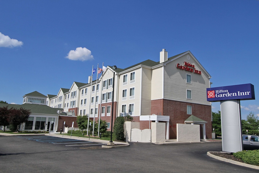 Hilton Garden Inn Westbury - photo 2