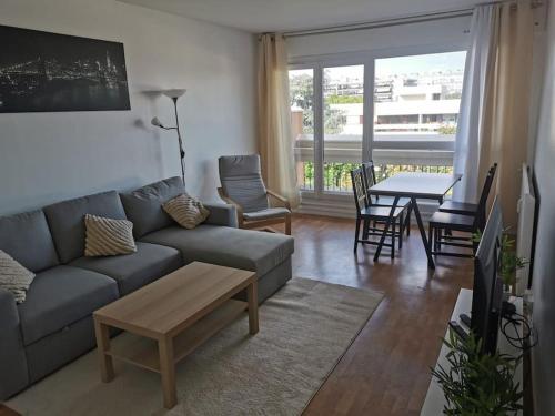 F3 Compose de 2 Grands Lits Et 1 Grand Canape Lit in Evry, France