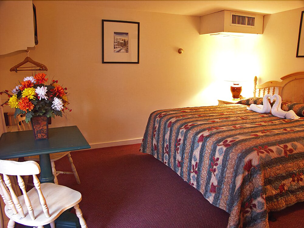 The Mountaineer Inn at Stowe - photo 20