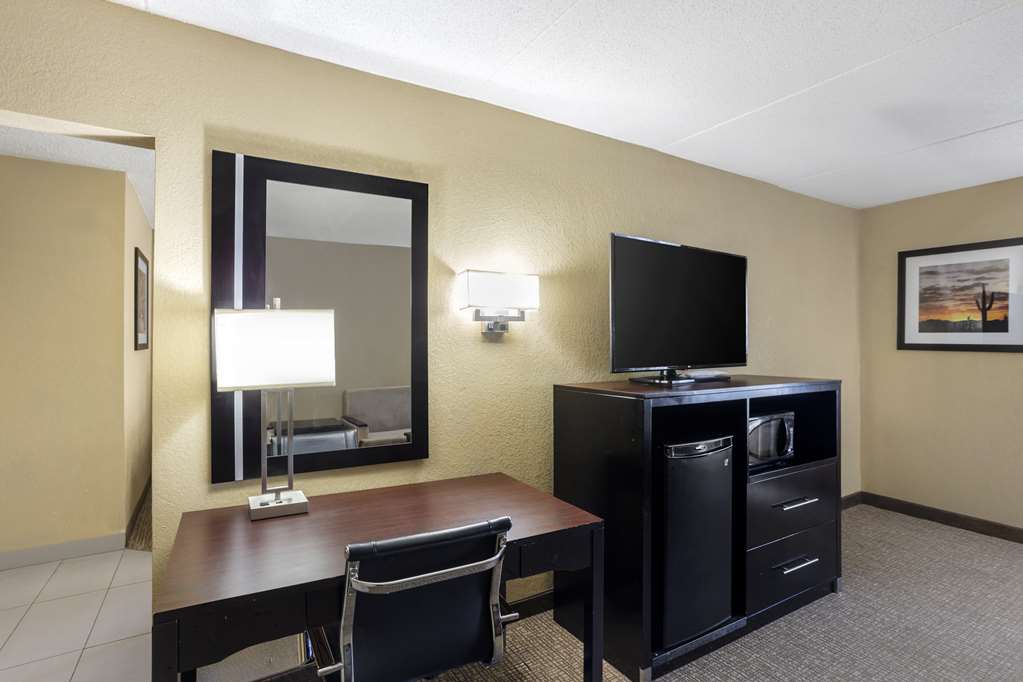 Best Western Harrisburg North Hotel - photo 20