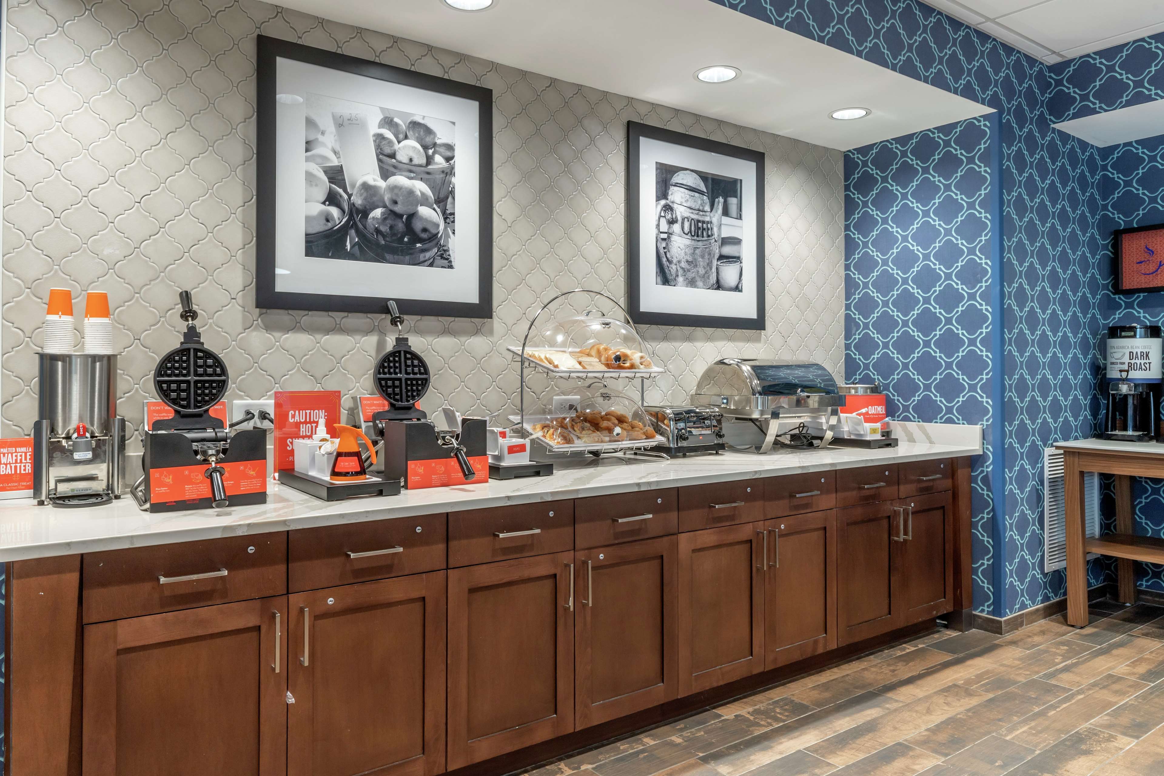 Hampton Inn Camden - photo 11