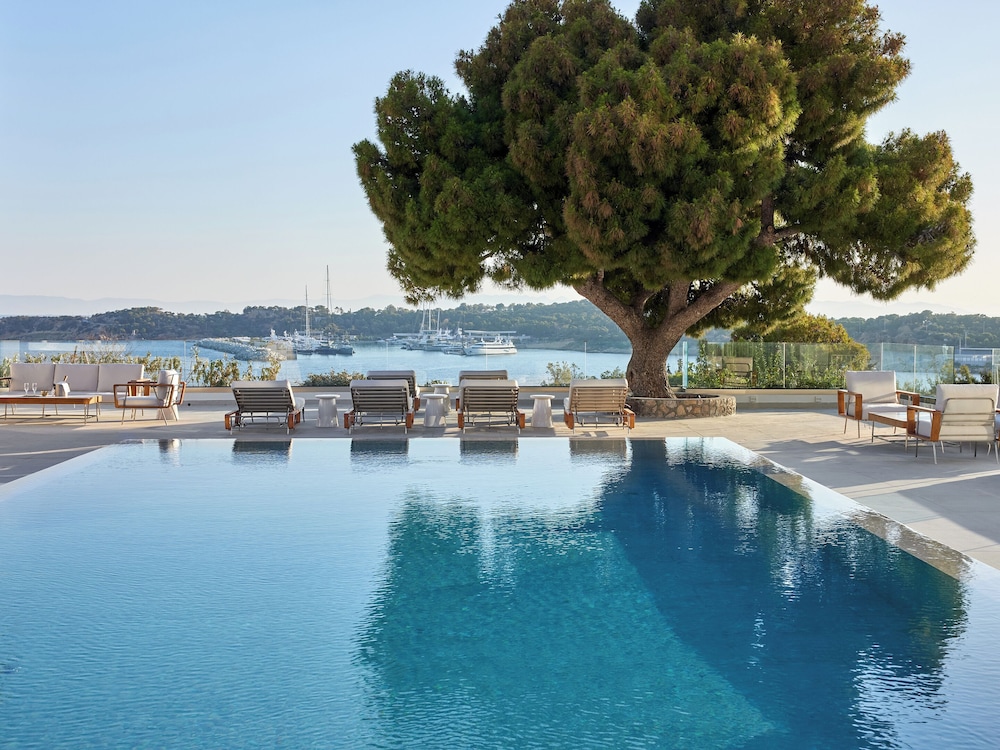Vouliagmeni Suites