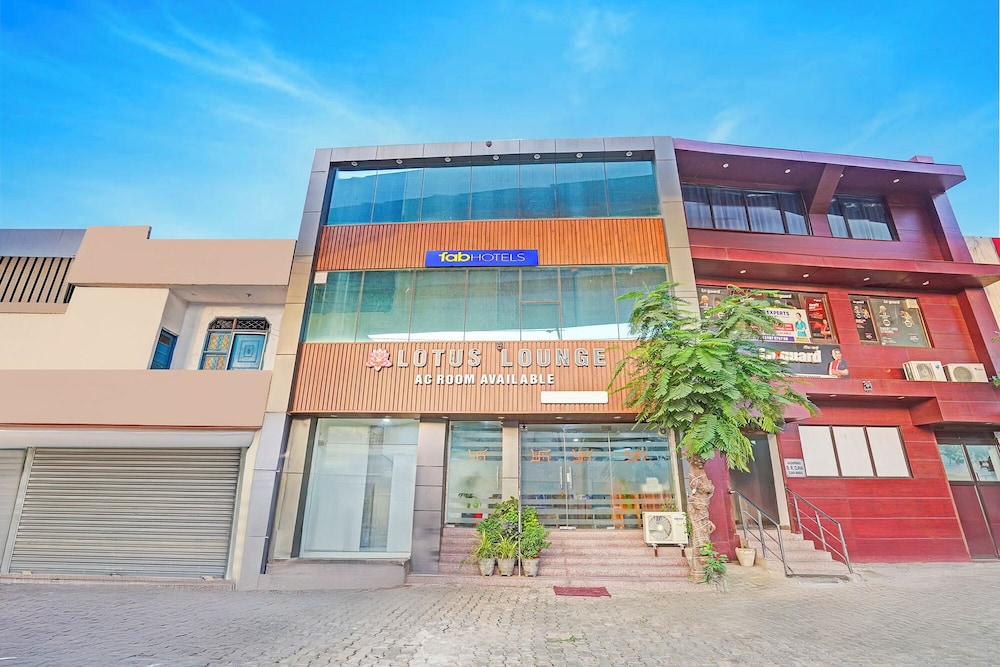 Fabexpress Lotus Longue in Faridabad, India