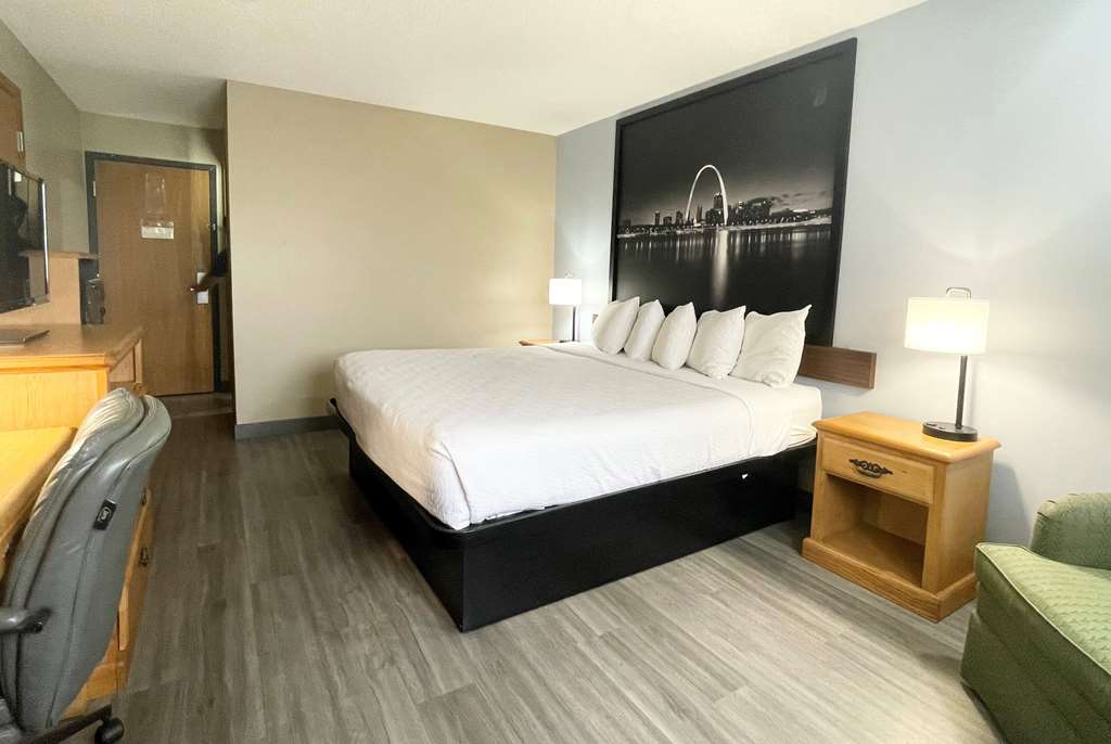 Super 8 by Wyndham St. Clair MO - photo 9