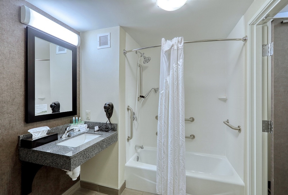 Holiday Inn Express Hotel & Suites Batavia Darien Lake by IHG - photo 18