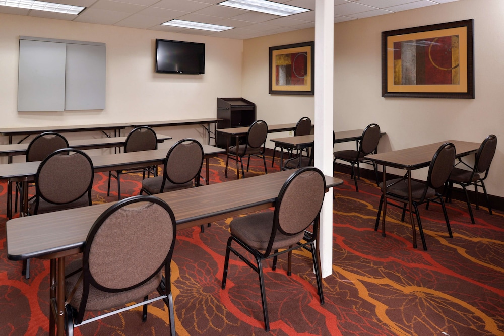 Hampton Inn Columbus East - photo 43