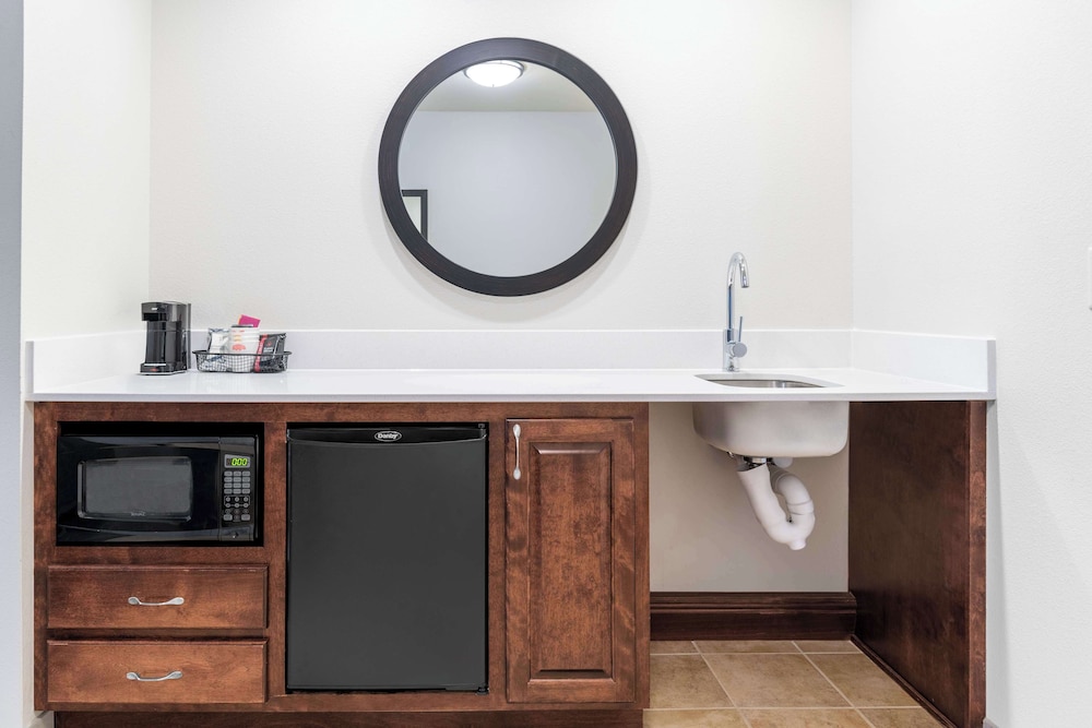 Hampton Inn & Suites Brookings - photo 11