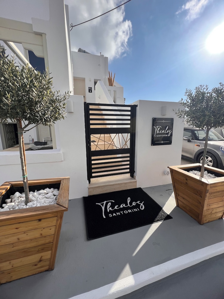 DeltaMi Santorini in Pyrgos, Greece