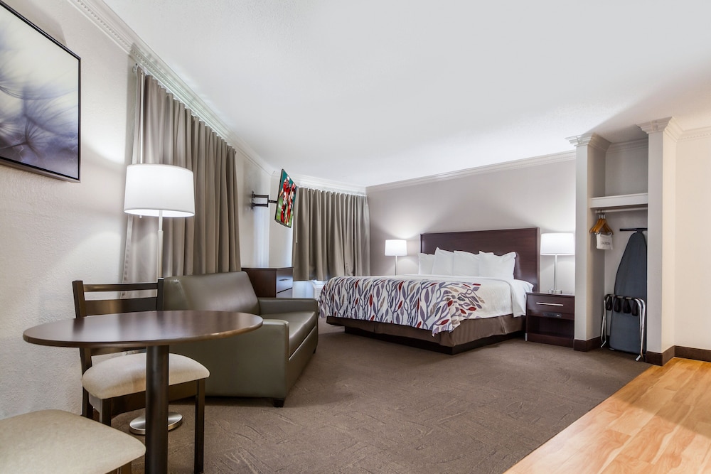 Red Roof Inn & Suites Omaha Council Bluffs - photo 30