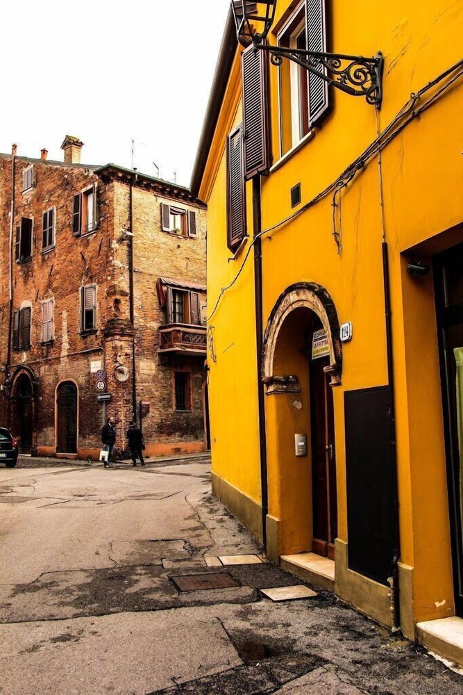 Gold Apartment — 4-Star Luxury Hotel in Ferrara, Italy