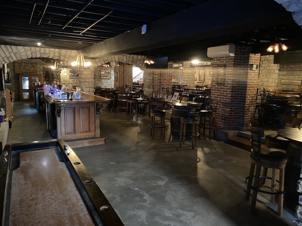 Hermann Crown Suites - photo 3