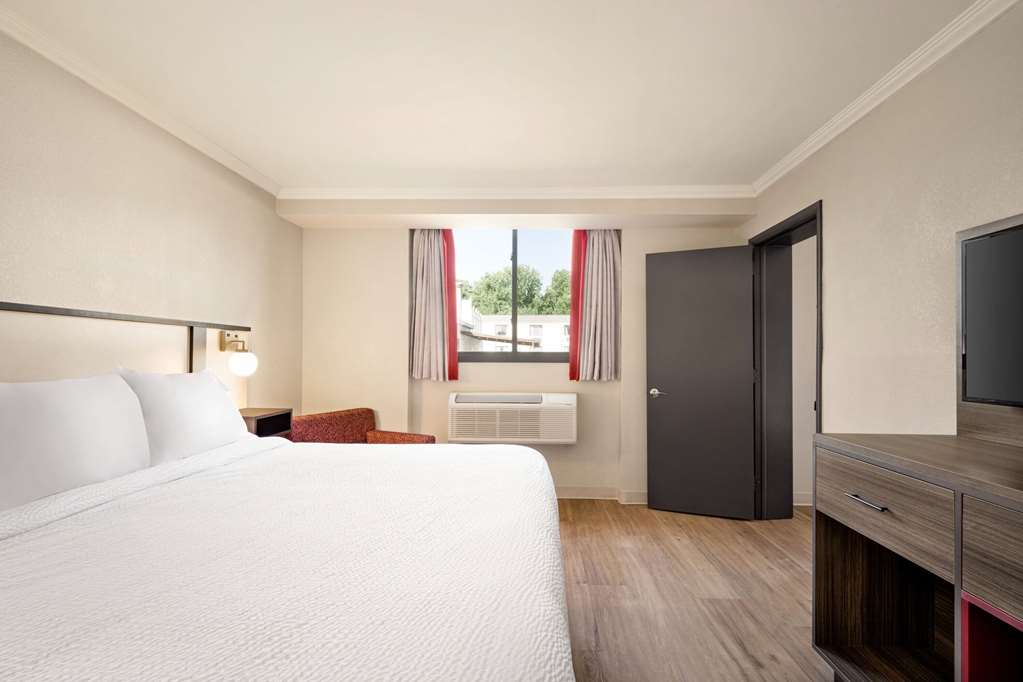 Ramada by Wyndham Allentown Bethlehem - photo 18