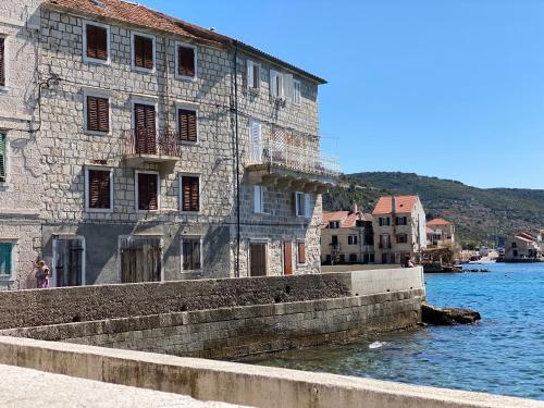 Bucol seaview suites — hotel in Komiza