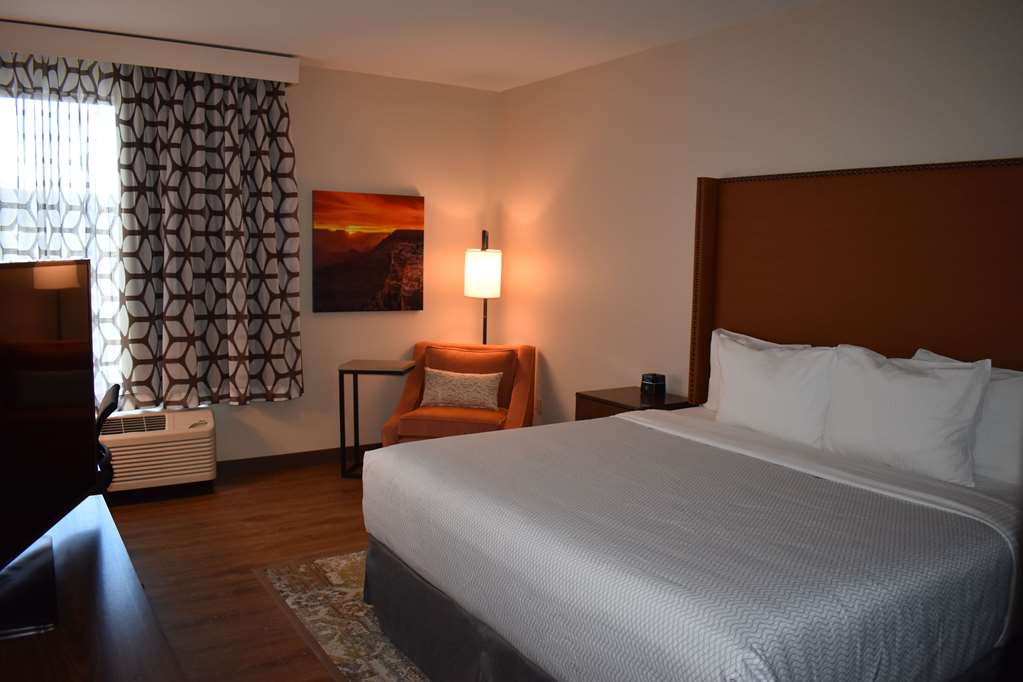 La Quinta Inn & Suites by Wyndham Flagstaff East I - photo 14