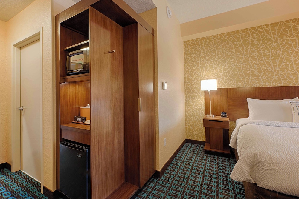 Fairfield Inn & Suites by Marriott Clearwater Beach - photo 8
