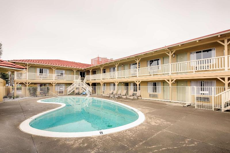 GuestPlace Inn & Suites - photo 17