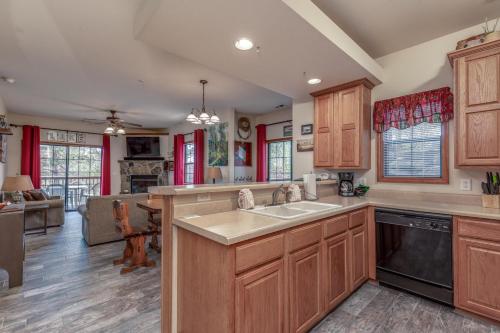 2BR Village At Indian Point 2004 near SDC Free Tickets Daily up to 500 in Branson, United States