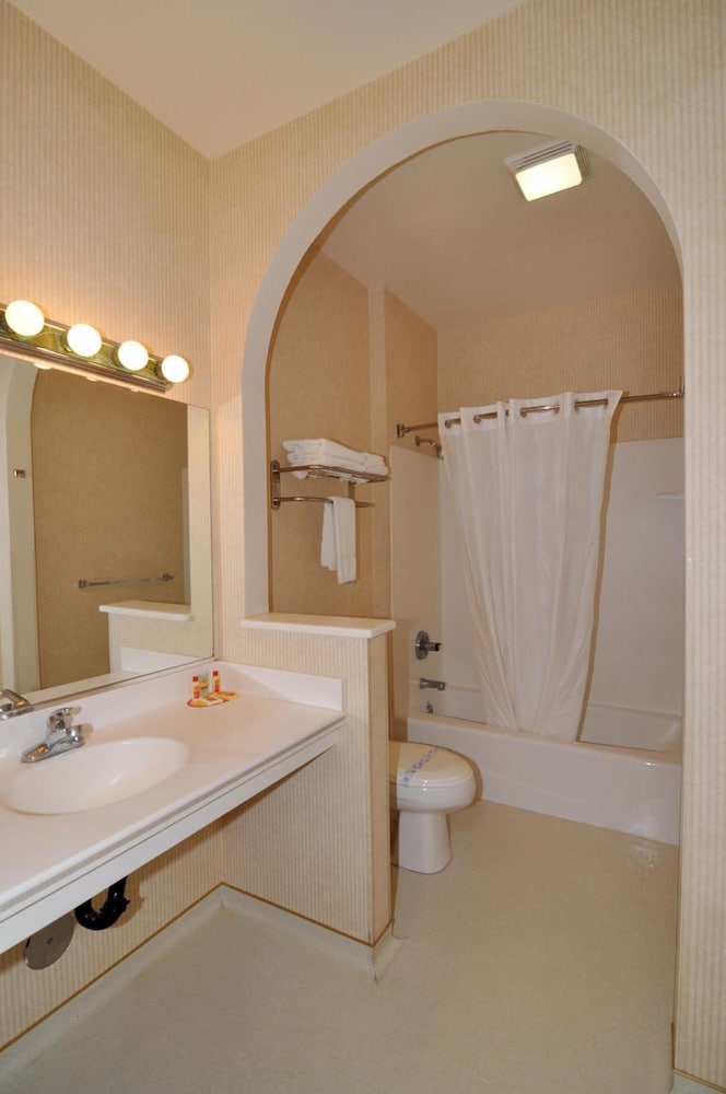 Marinwood Inn & Suites - photo 24