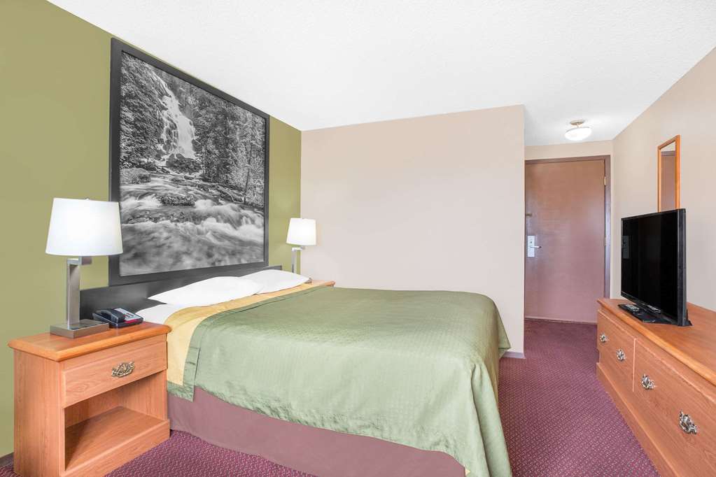 Super 8 by Wyndham Riverton - photo 10