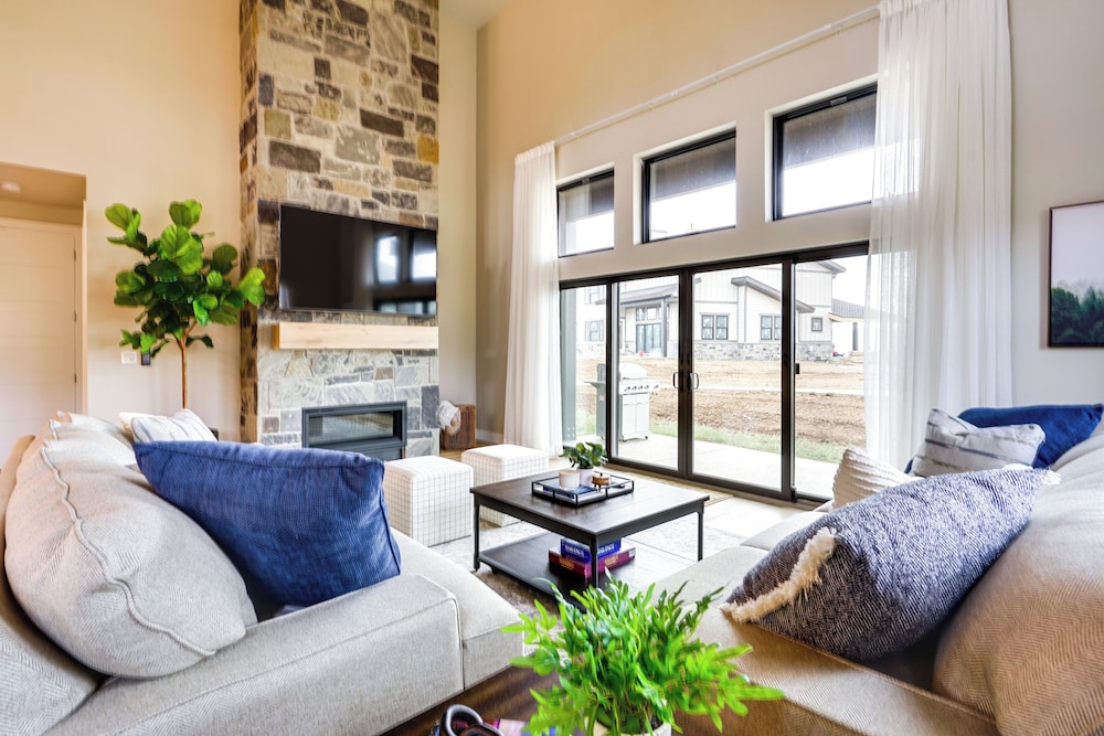 2 Mi to Deer Valley Resort: Townhome w Hot Tub - photo 3