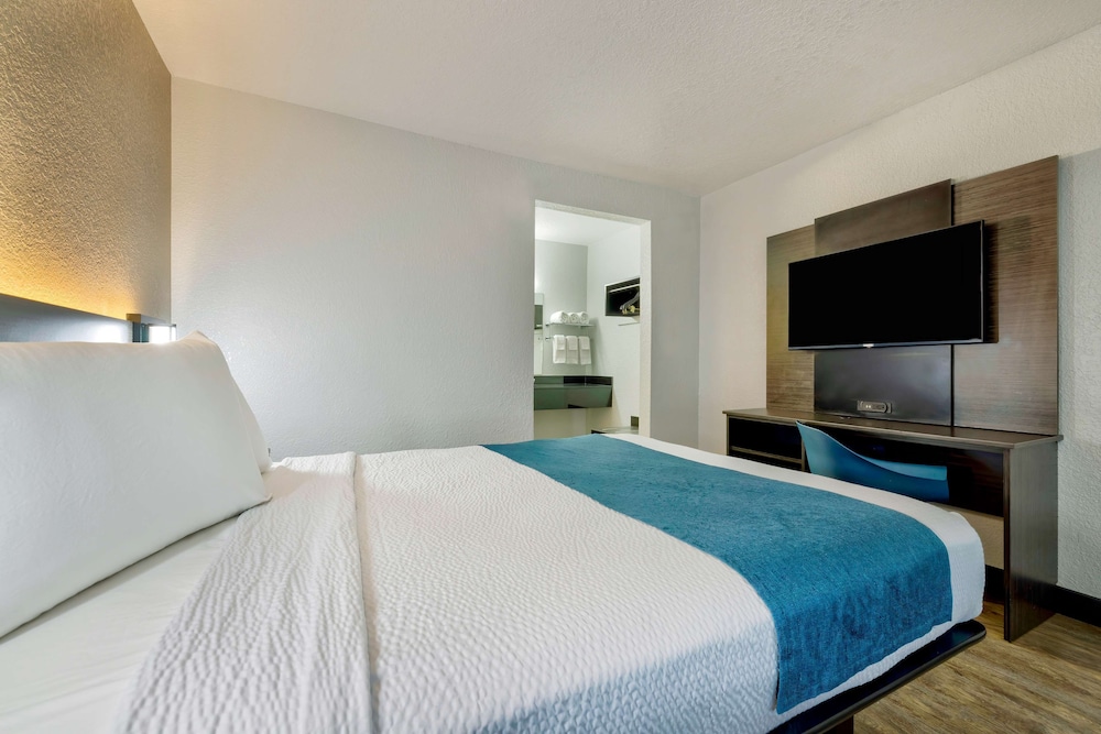 Motel 6 Anaheim CA Fullerton East - photo 9
