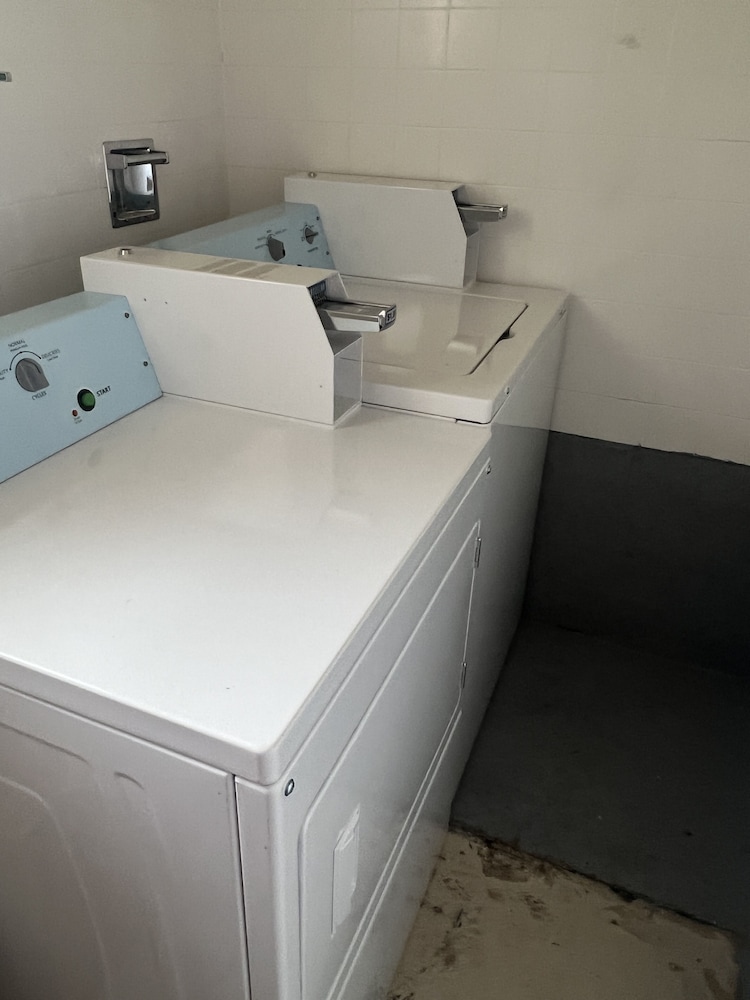 Midtown Inn & Suites - photo 47