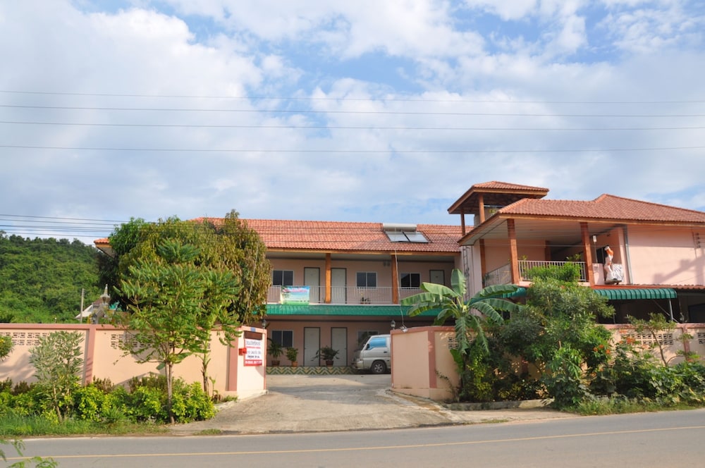 Wattana Hill Resort in Sattahip, Thailand