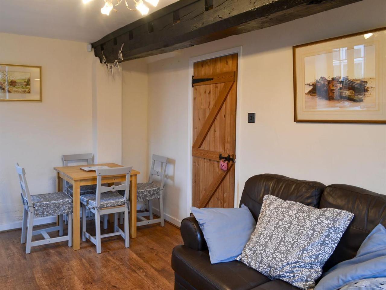 Ikkle Cottage — 4-Star Luxury Hotel in Blidworth, United Kingdom