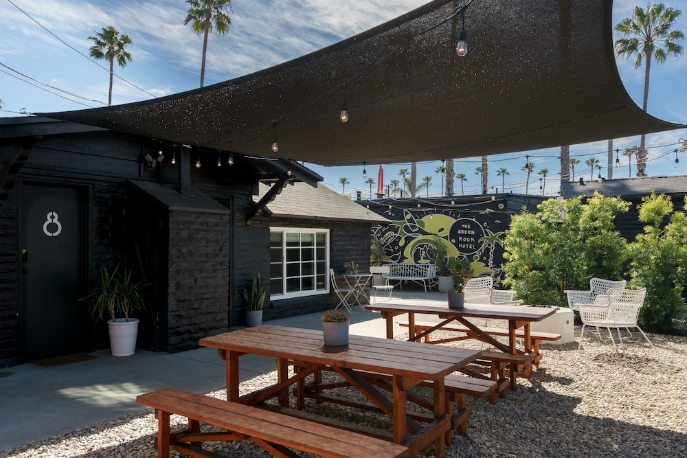 The Green Room Hotel - photo 2