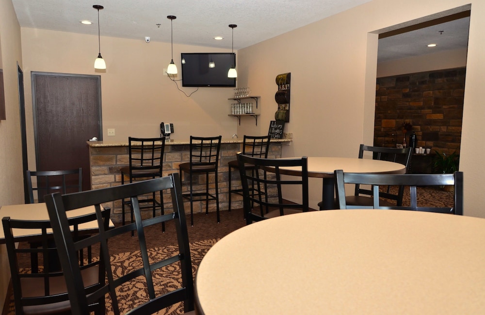 Cobblestone Inn & Suites Clarion - photo 82