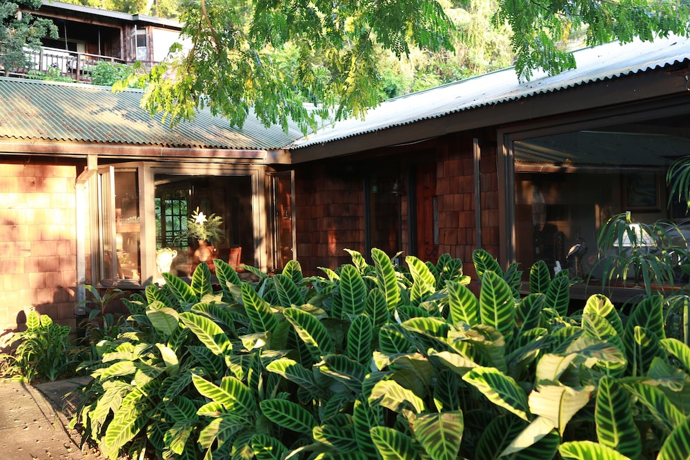 Hale Maluhia Country Inn - photo 47