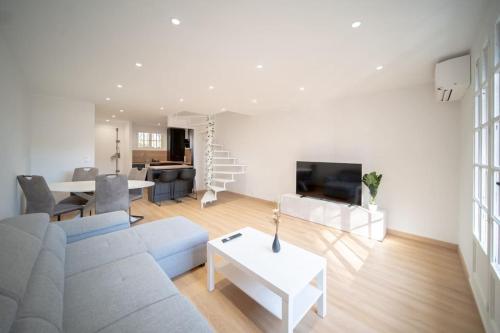 Duplex T3 a 3 Minutes de la Mer in Saint-Raphael, France