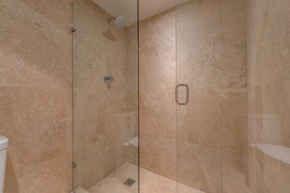 5 Star Hotel 2 2.5 Beachfront Unit 915 2 Bedroom Condo - photo 12
