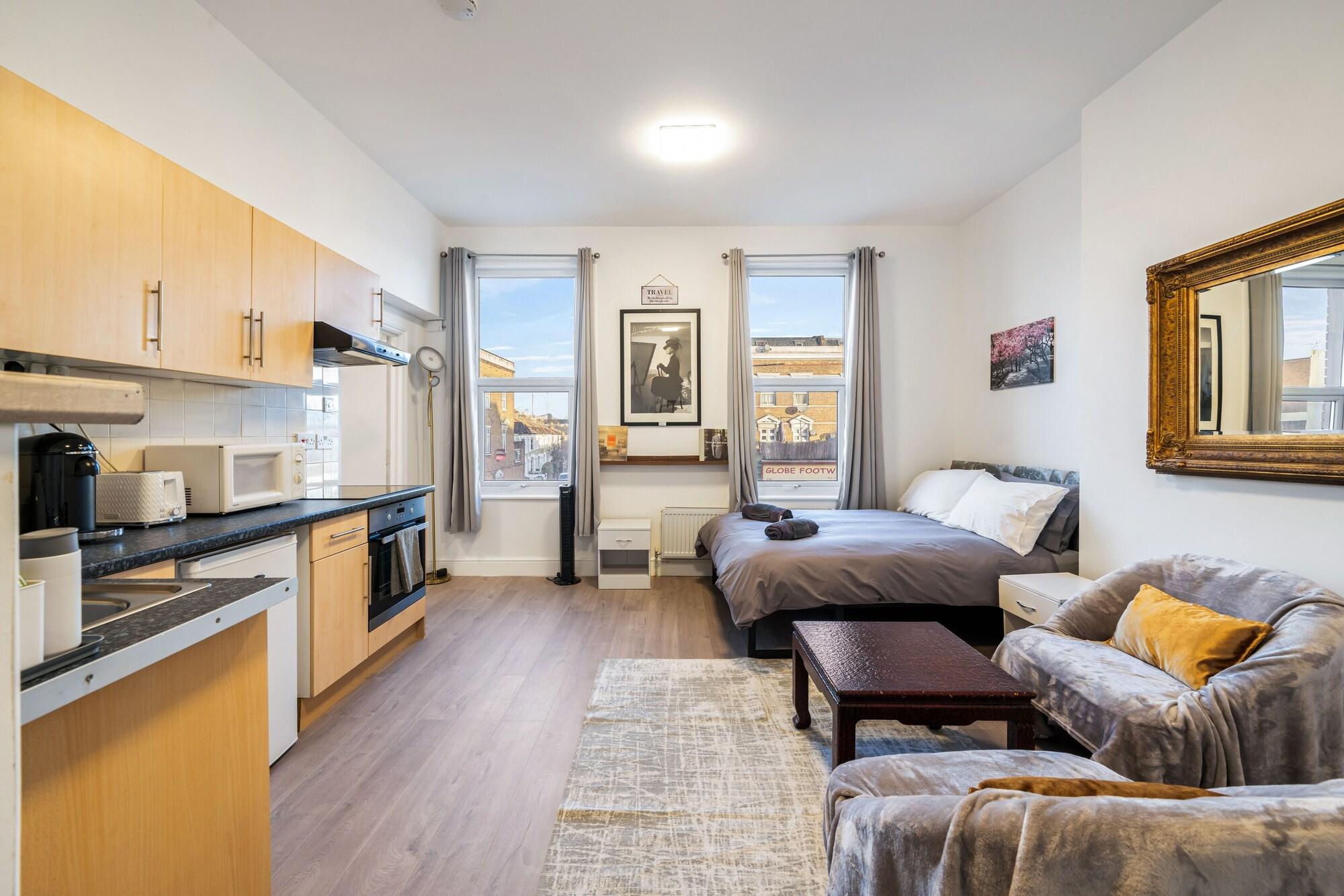 Cosy Urban Retreat Nr Central London — 4-Star Luxury Hotel in London, United Kingdom
