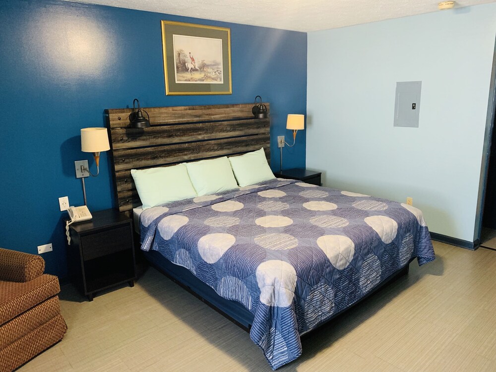 Travelers Inn And Suites - photo 11