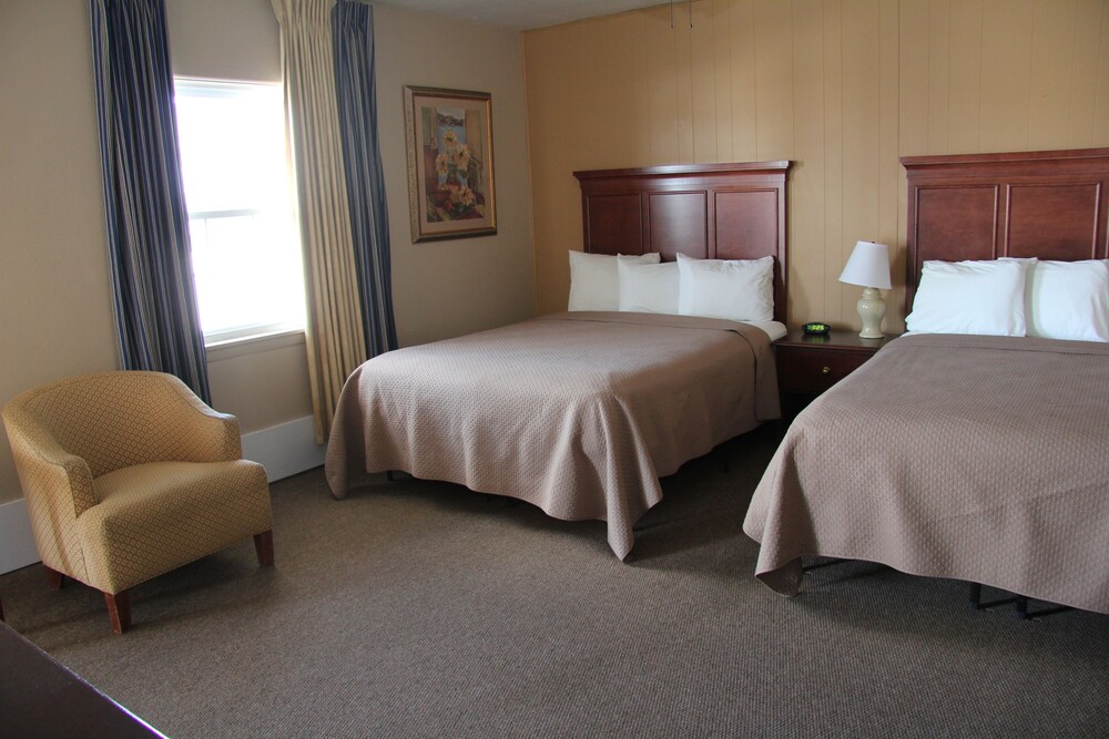 Green Acres Hotel - photo 13