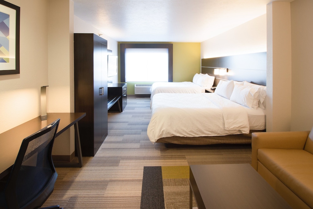 Holiday Inn Express & Suites Worthington by IHG - photo 17