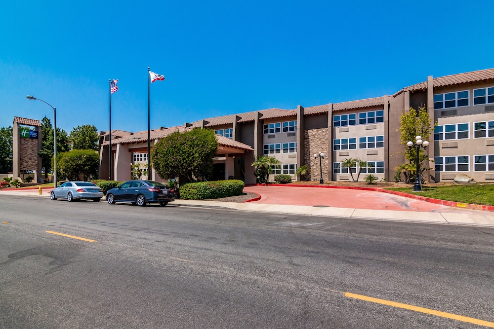 Holiday Inn Express & Suites Camarillo by IHG - photo 36