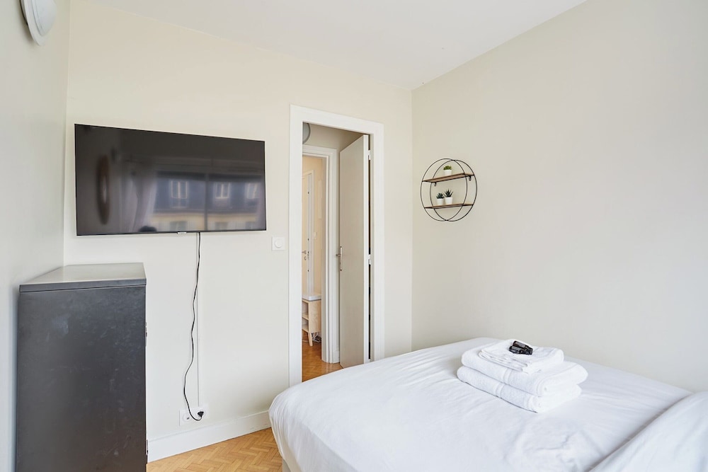 2 Bedroom Flat Centre de Paris Eiffel Tower View — Paris — photo 3