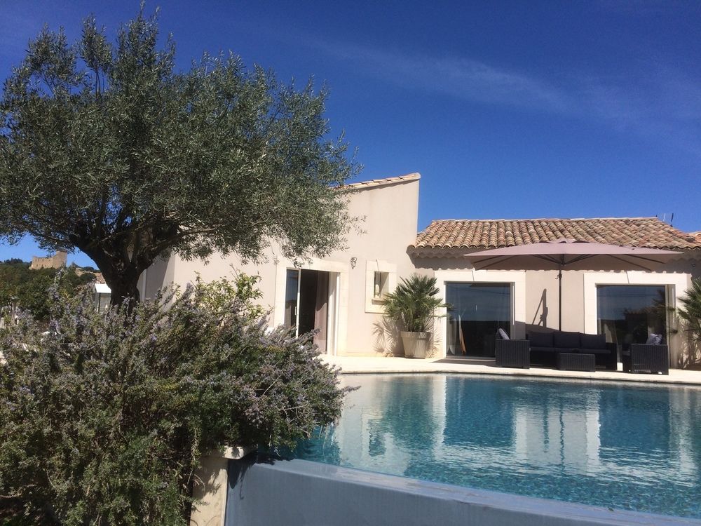 Maison Dh tes Les Vignes — 4-Star Luxury Hotel in Chateauneuf-Du-Pape, France