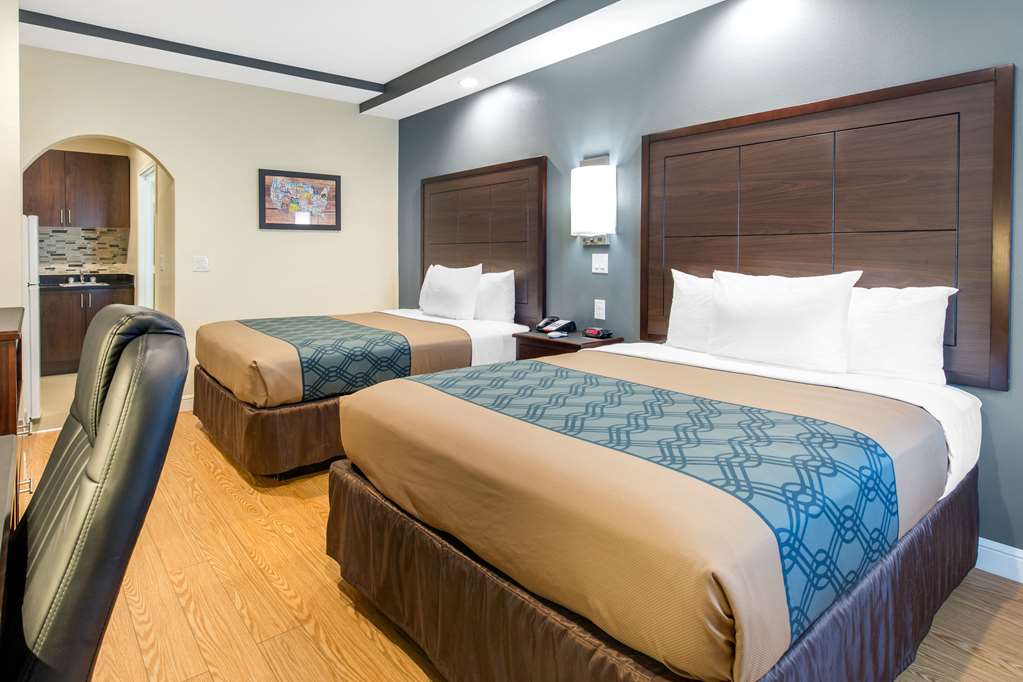 Econo Lodge Inn & Suites Houston Willowbrook - photo 13