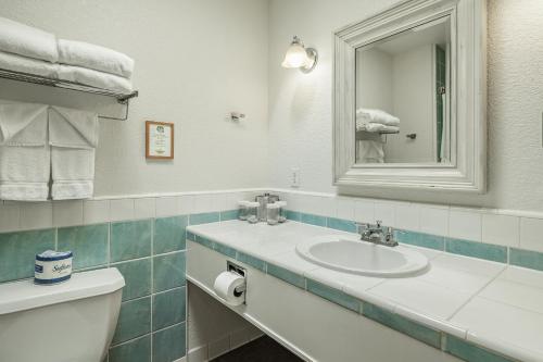 El Pueblo Inn - photo 56