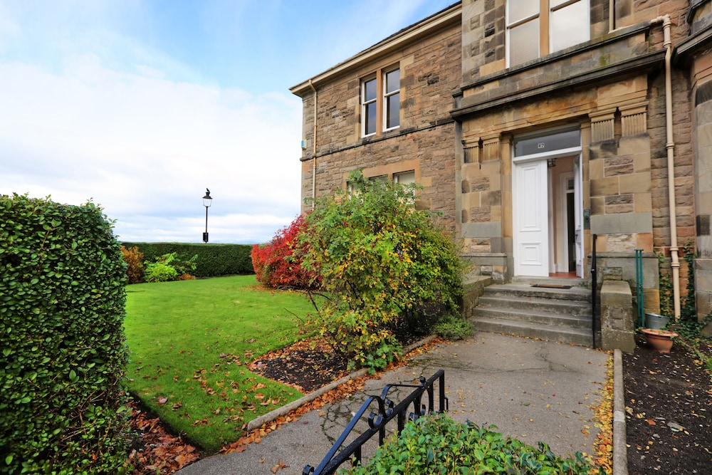 Royal Gardens Apartments — 4-Star Luxury Hotel in Stirling, United Kingdom