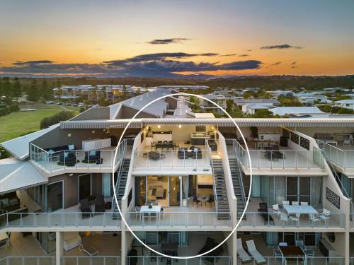 Penthouse With Rooftop And Spa 3 Br Bali Resort In Kingscliff 1324 — Kingscliff