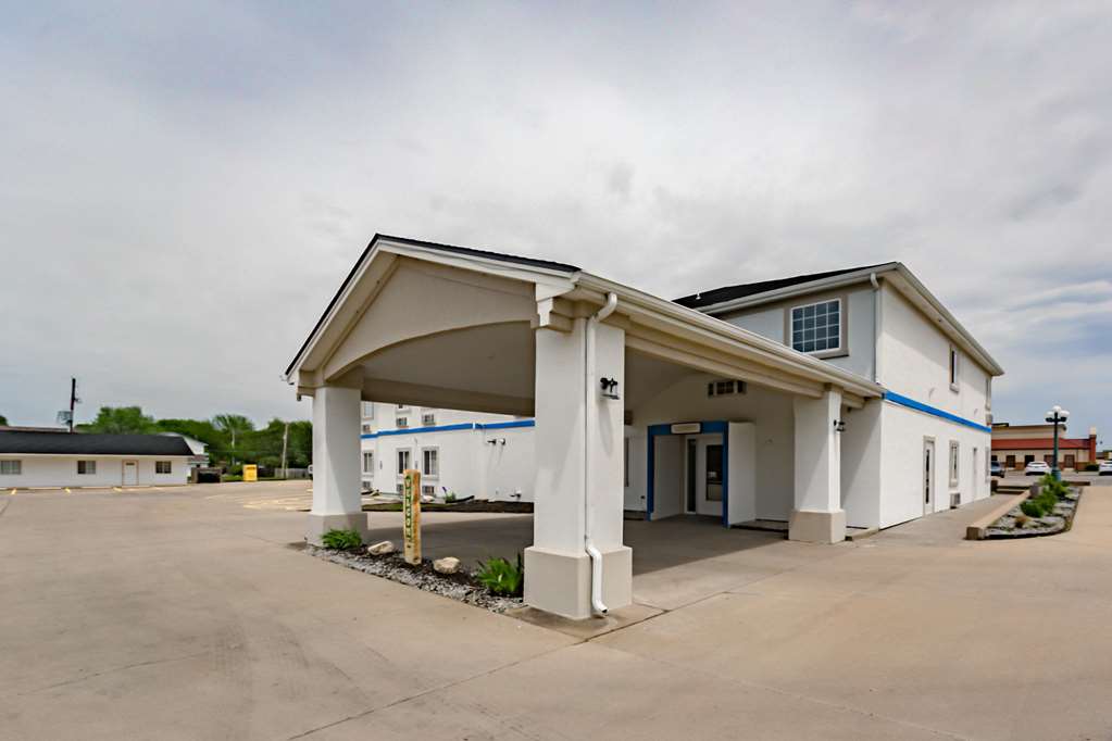 Motel 6 Augusta KS - featured photo