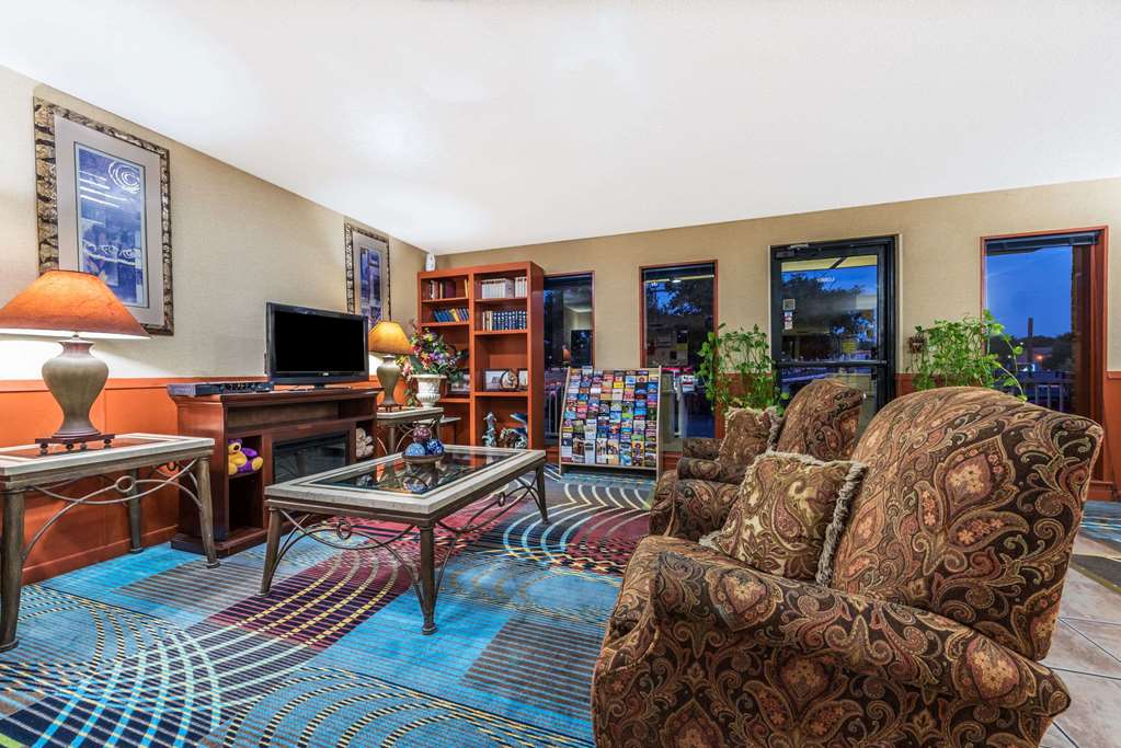 Super 8 by Wyndham Denton - photo 2