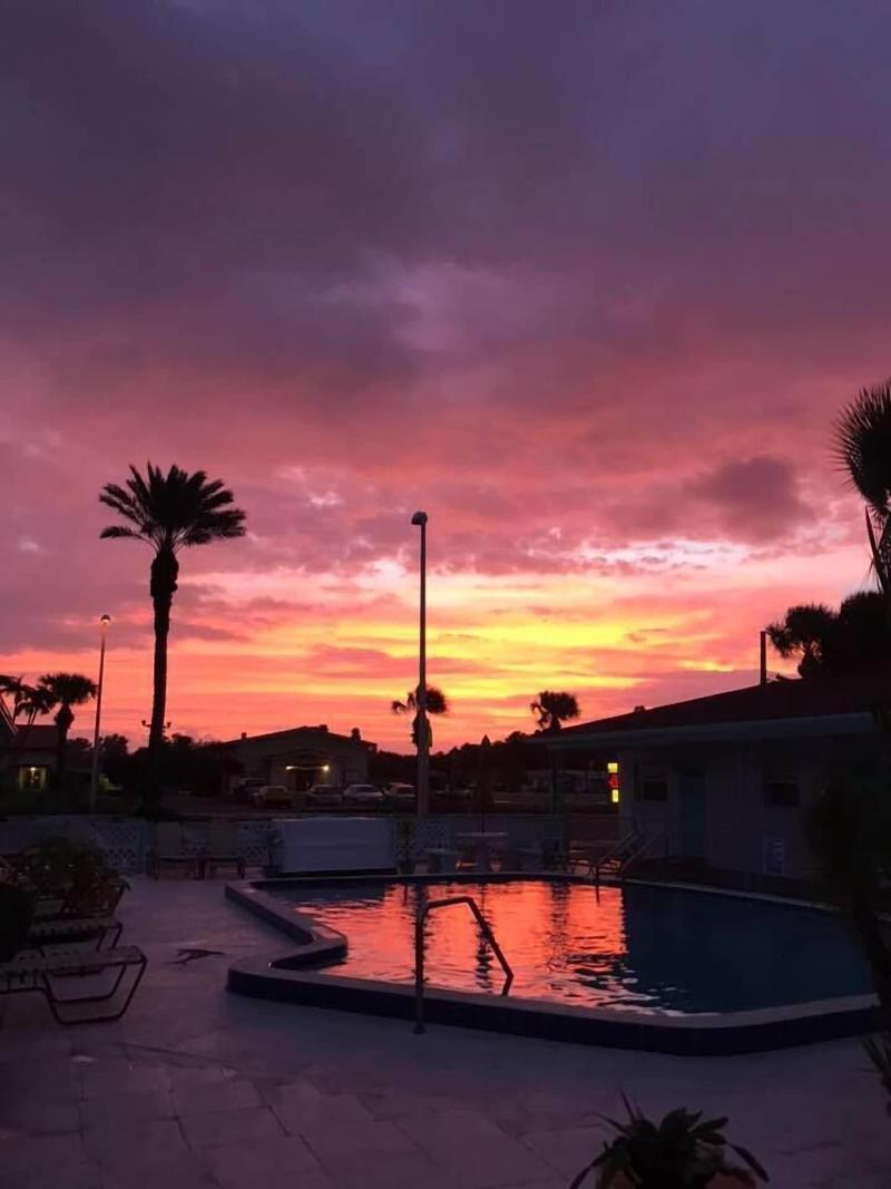 Sun Island Motel - photo 13