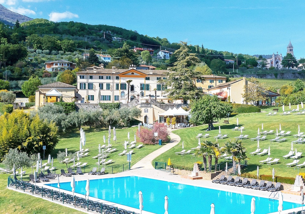Hotel Villa Cariola - carbon neutral hotel in Caprino Veronese