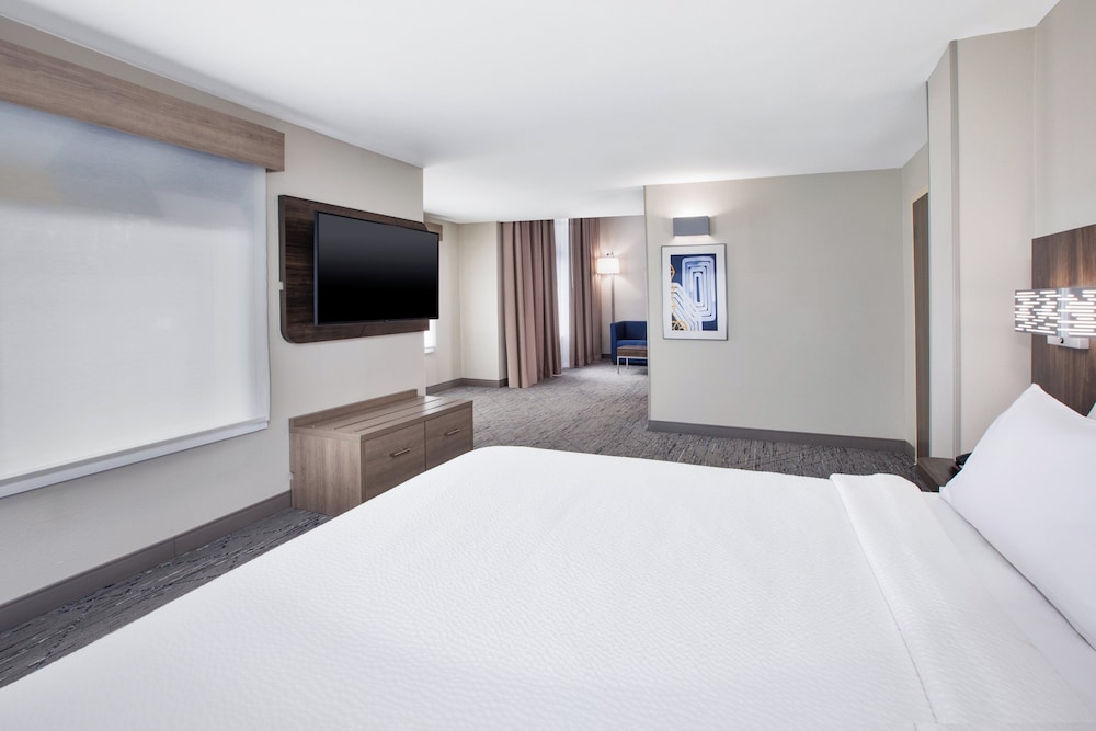 Holiday Inn Express & Suites W. Monroe by IHG - photo 3
