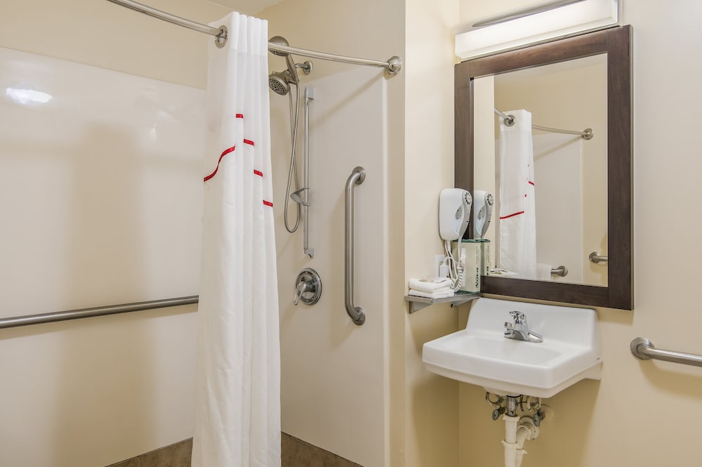 Red Roof Inn & Suites Pensacola East Milton - photo 25